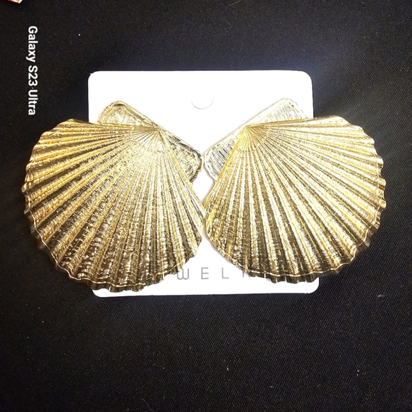 Jewelry - NEW Charming Boho Earings